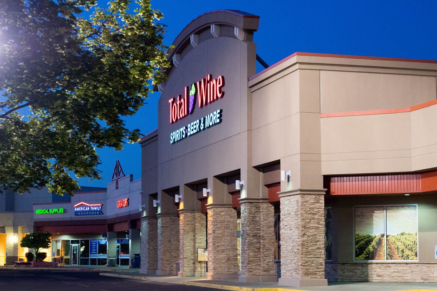 Northpointe Plaza Shopping Center: 10100 N Newport Hwy, Spokane, WA 99218